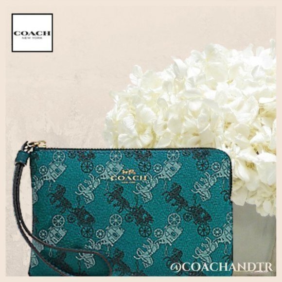 NWT COACH Iconic Horse & Carriage Wristlet Viridian Green - Picture 1 of 10